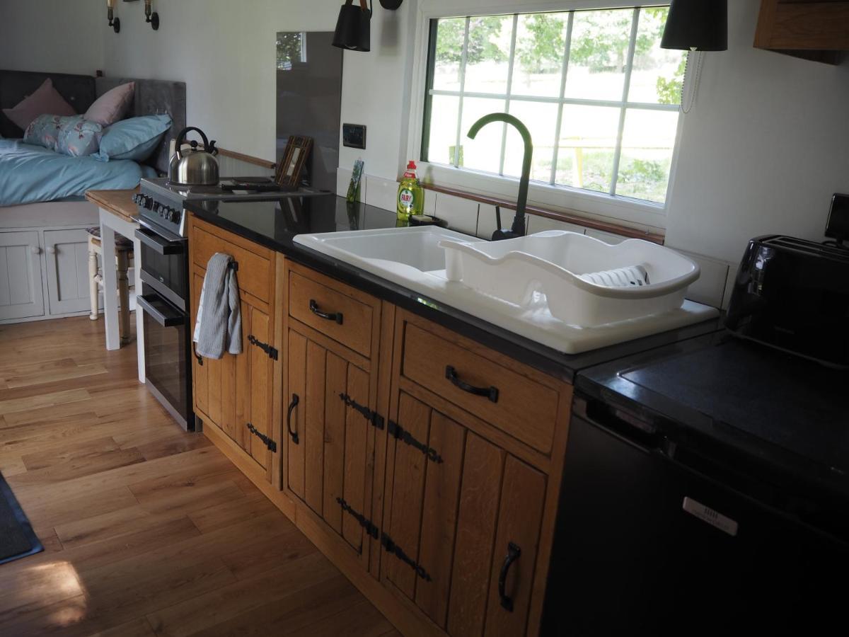 The Owl Hoot Villa Ipstones Bagian luar foto